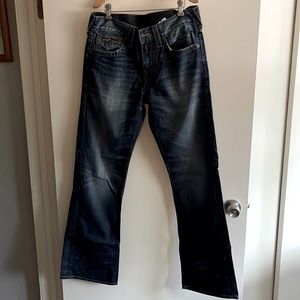 Men’s True Religion jeans. Relaxed bootcut. Size 32R